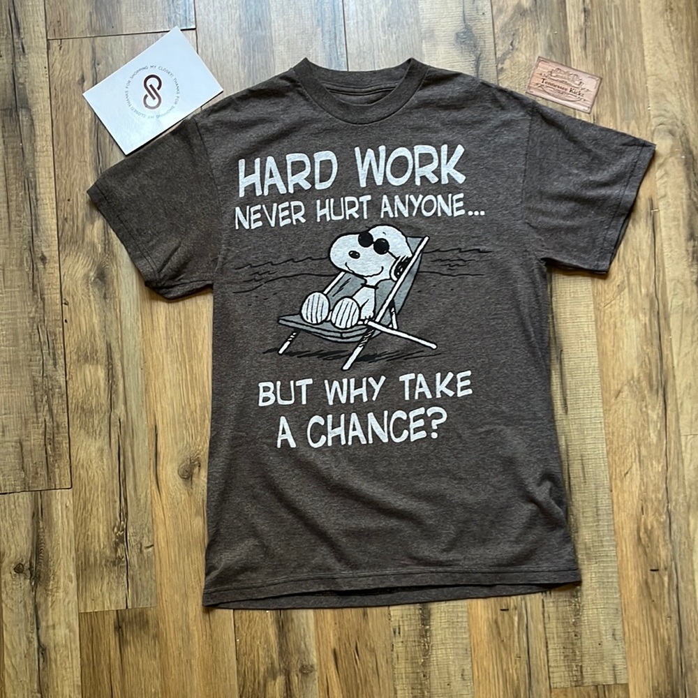 NWT Snoopy Graphic T-shirt men size medium!